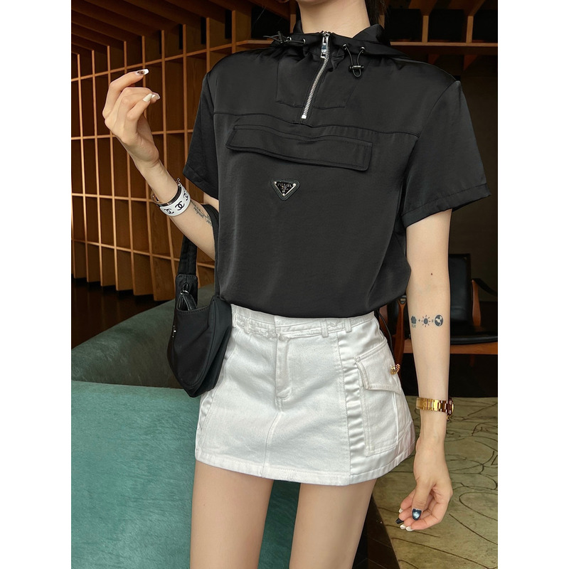 Pra*a triangle logo  blouson t-shirt  top black and  short skirt pure white