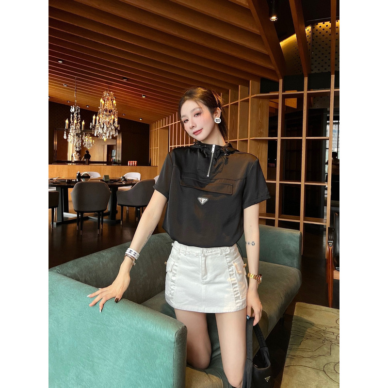 Pra*a triangle logo  blouson t-shirt  top black and  short skirt pure white