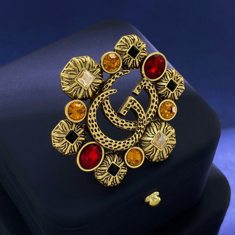 G*u*i gg brootch brooch with crystal  aging gold