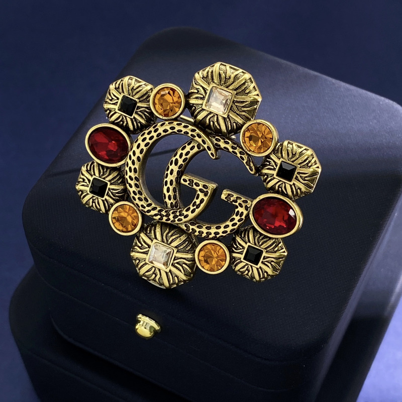 G*u*i gg brootch brooch with crystal  aging gold