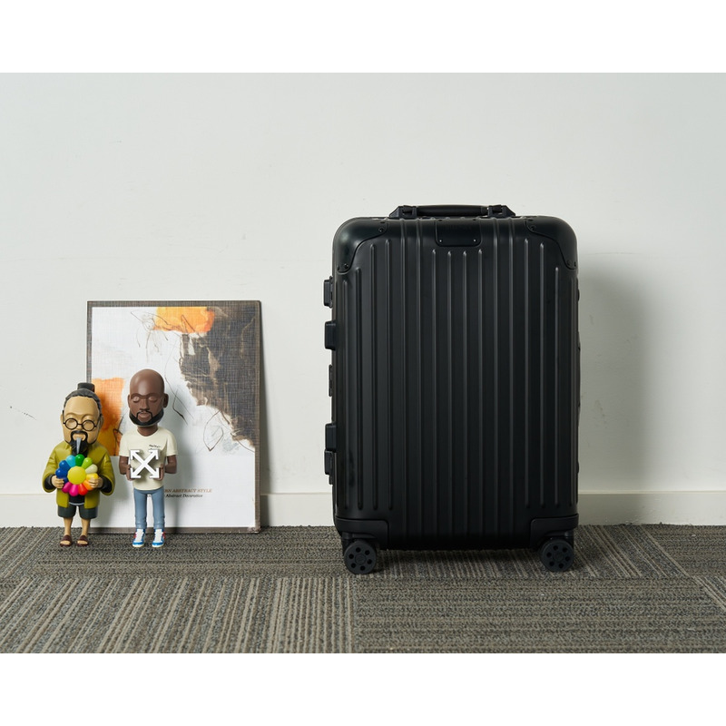 Rimowa Essential Cabin Lightweight Carry-On Suitcase Black