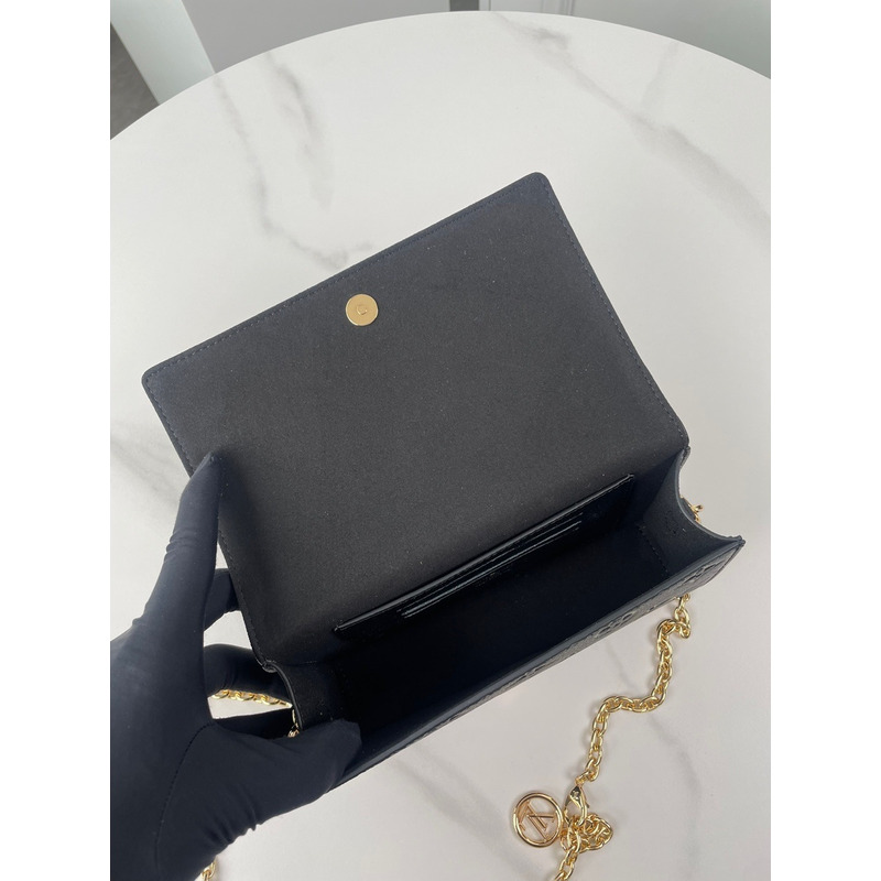 l**is V*t*n wallet on chain lily black