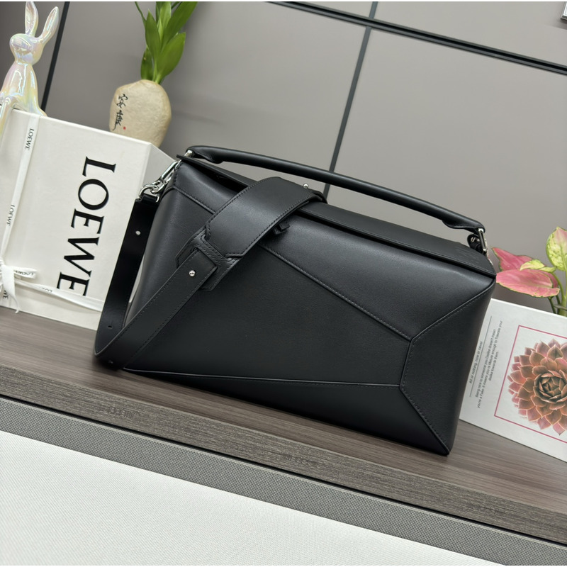 Loewe Puzzle bag in Classic Calfskin Black