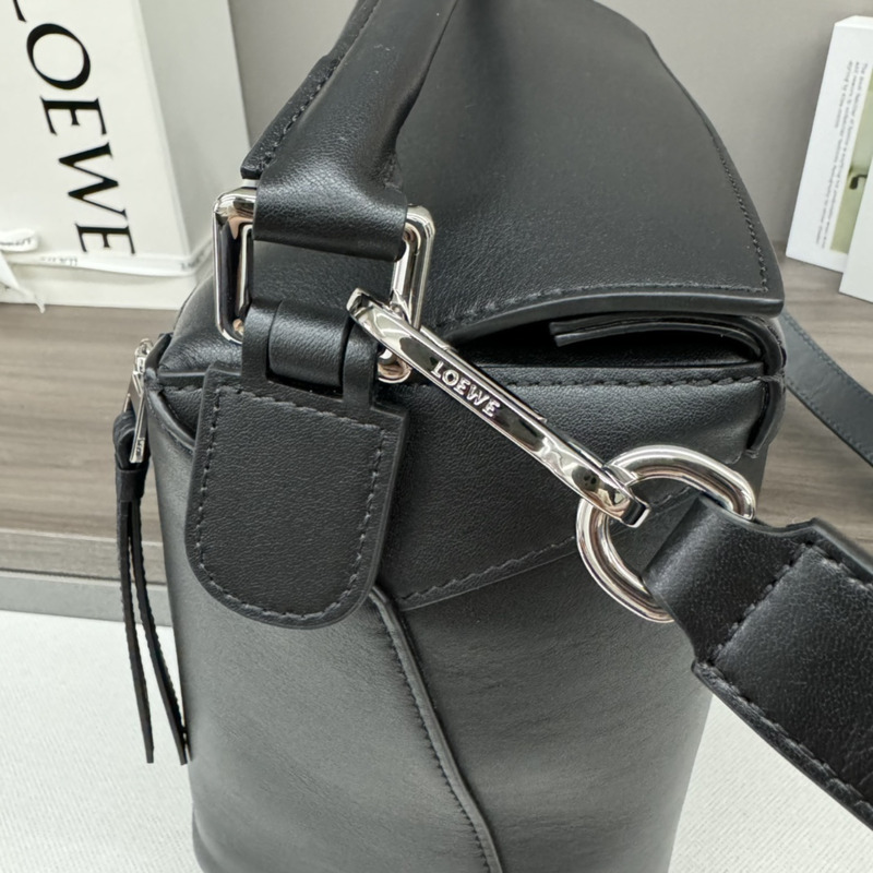 Loewe Puzzle bag in Classic Calfskin Black