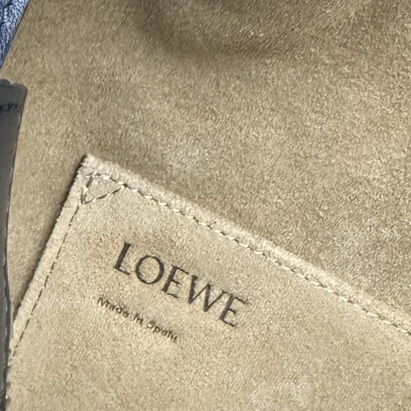 Loewe Puzzle bag in Classic Calfskin Black