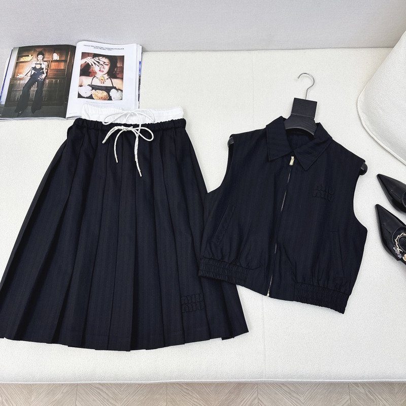 Miu Miu Sleeveless Top And Pleated Skirt Suit Black