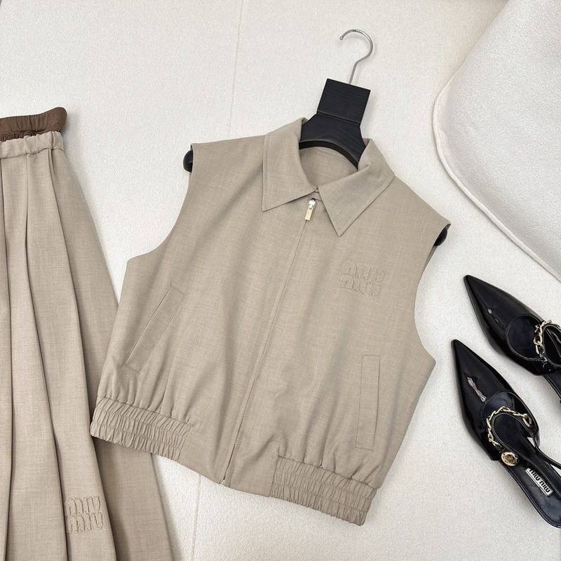 Miu Miu Sleeveless Top And Pleated Skirt Suit Beige