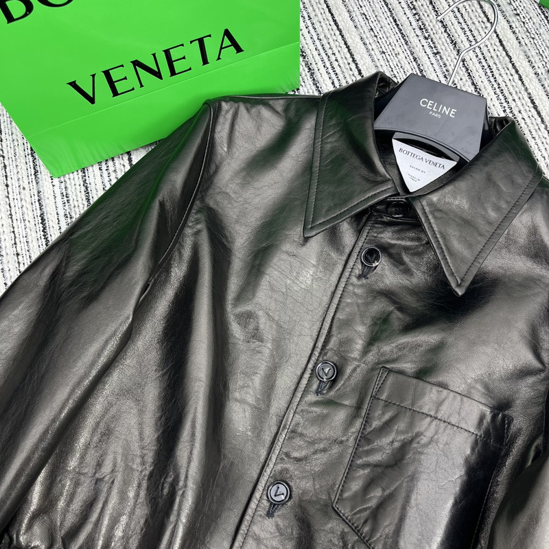 Bo*te*ga ve*ne*ta logo leather jacket black