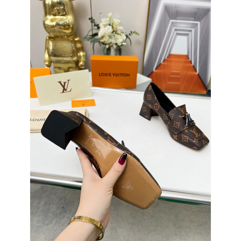 l**is V*t*n upper case block heels brown