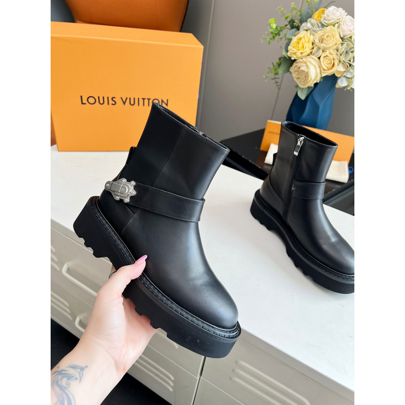 l**is V*t*n leather short boots black