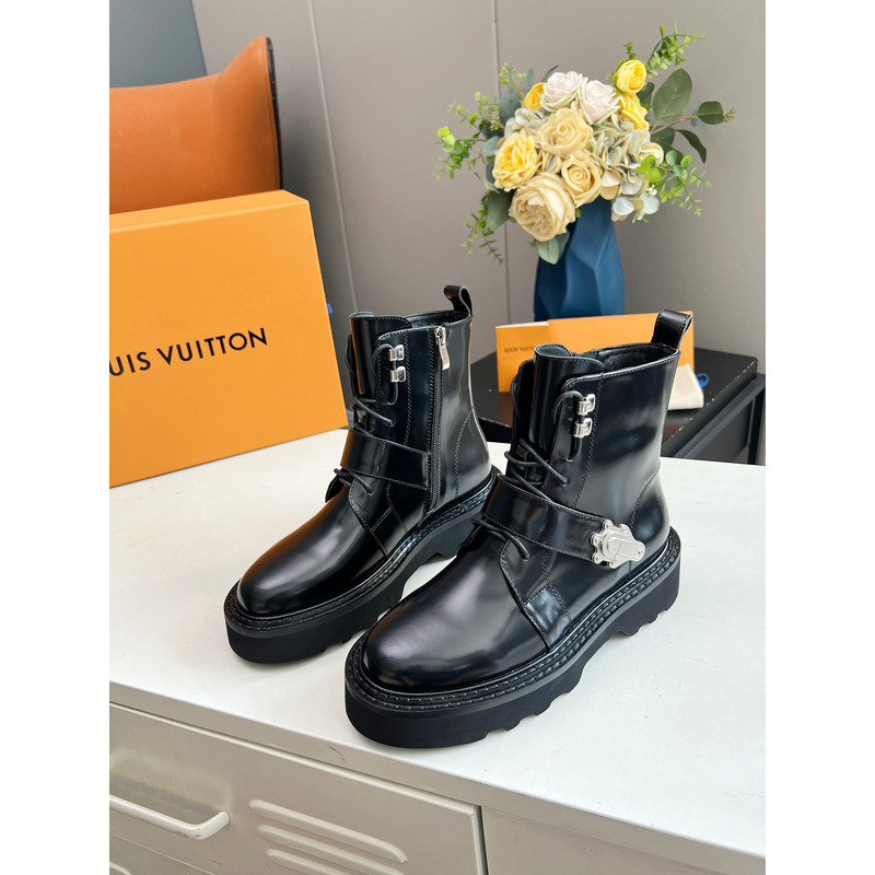 l**is V*t*n leather short boots black