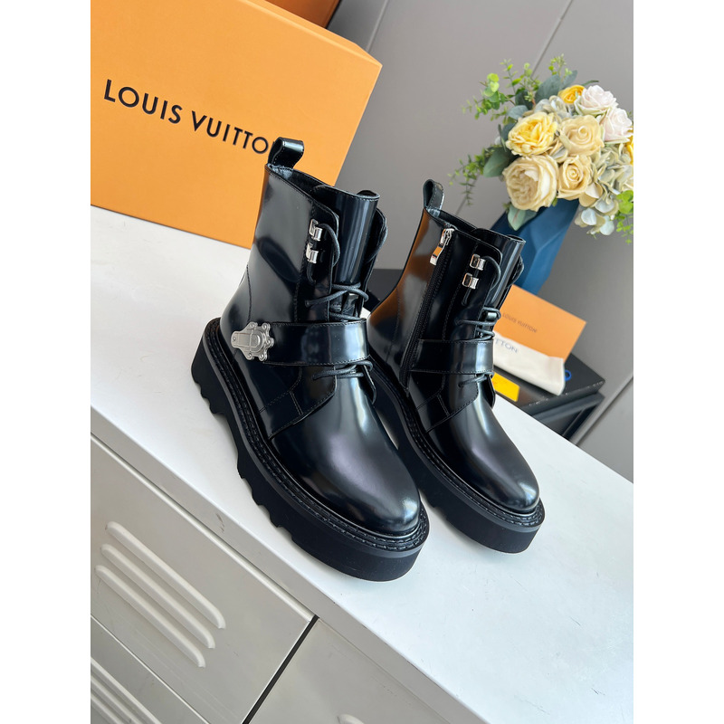 l**is V*t*n leather short boots black