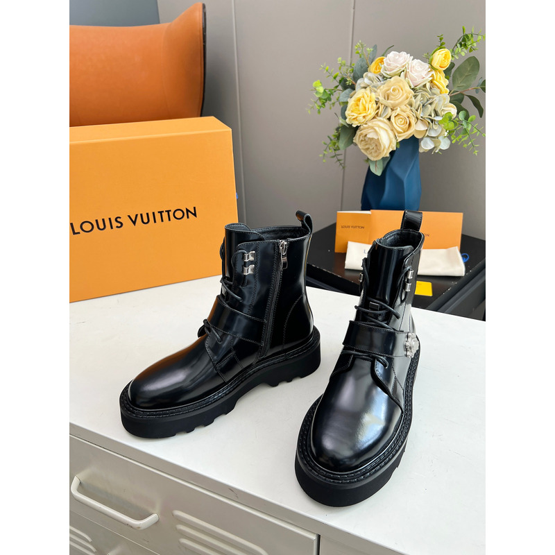 l**is V*t*n leather short boots black