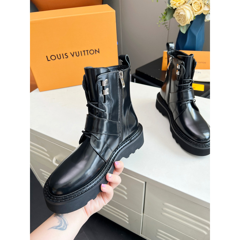 l**is V*t*n leather short boots black