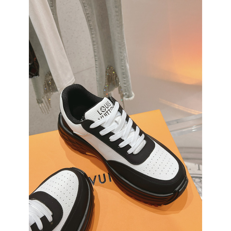 l**is V*t*n discovery sneakers black&white