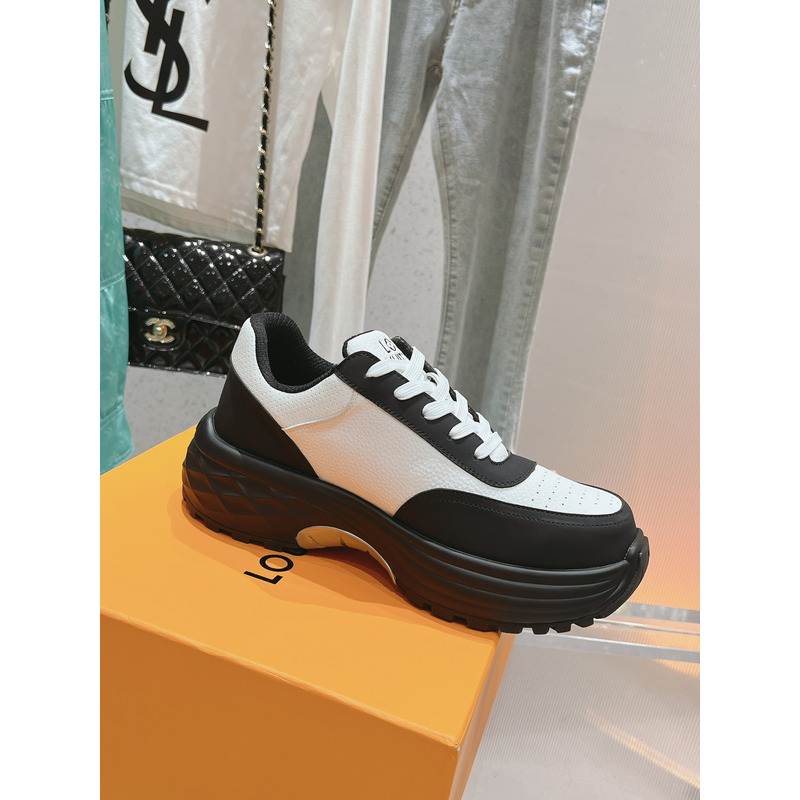 l**is V*t*n discovery sneakers black&white