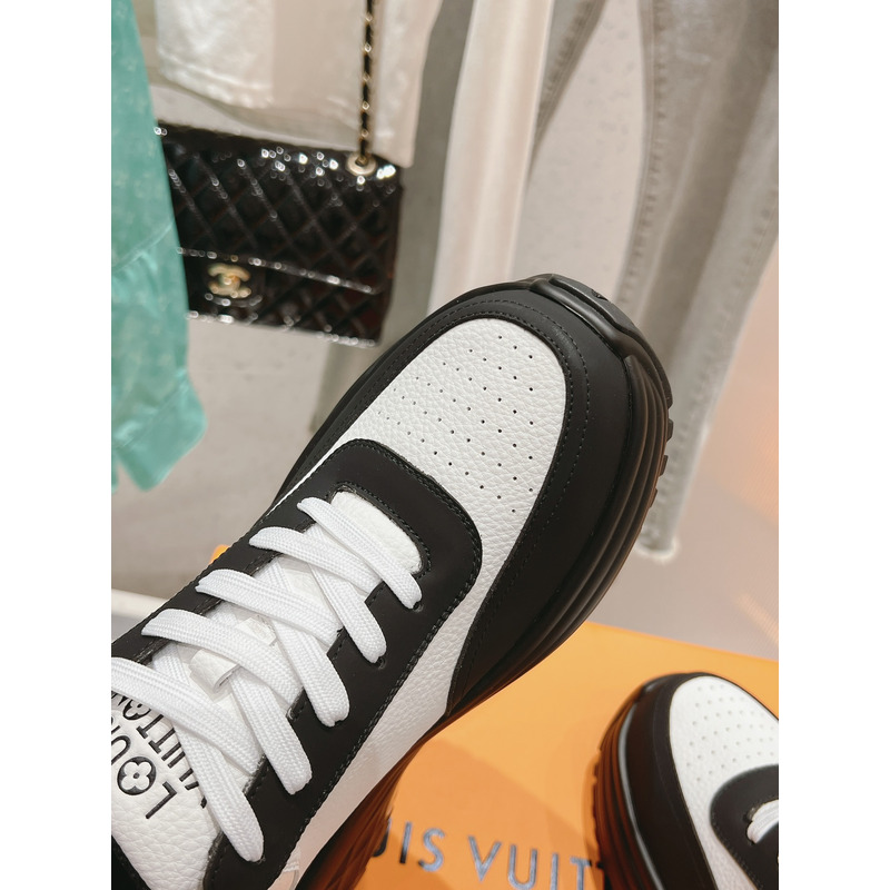 l**is V*t*n discovery sneakers black&white