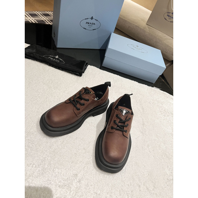 Pra*a triangle-logo leather derby shoes brown