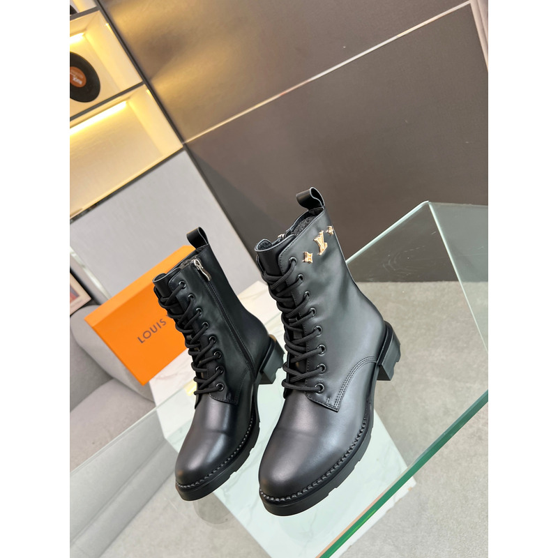 l**is V*t*n ankle boots black