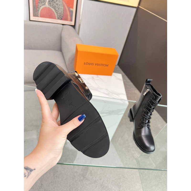 l**is V*t*n ankle boots black