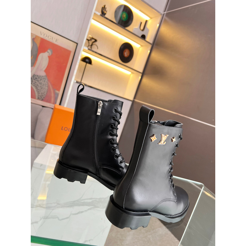 l**is V*t*n ankle boots black