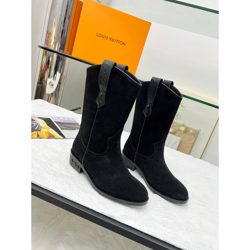 l**is V*t*n suede boots black