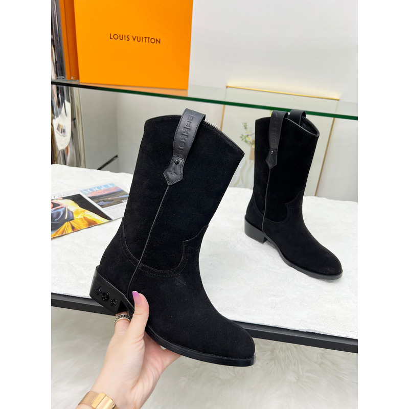 l**is V*t*n suede boots black