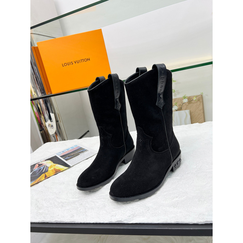 l**is V*t*n suede boots black