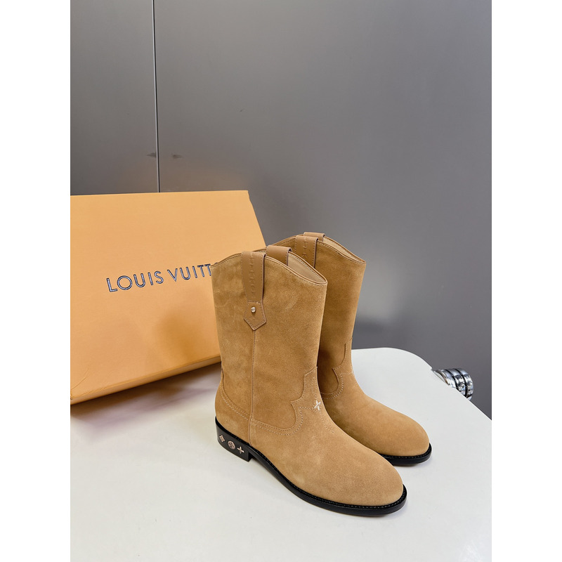 l**is V*t*n suede ankle boots brown