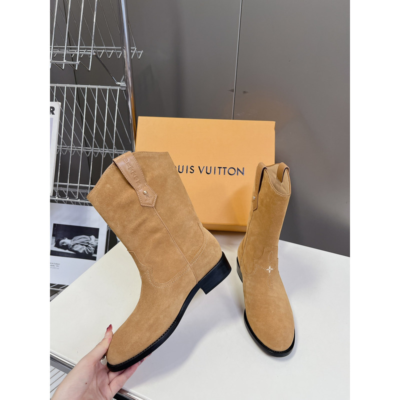 l**is V*t*n suede ankle boots brown