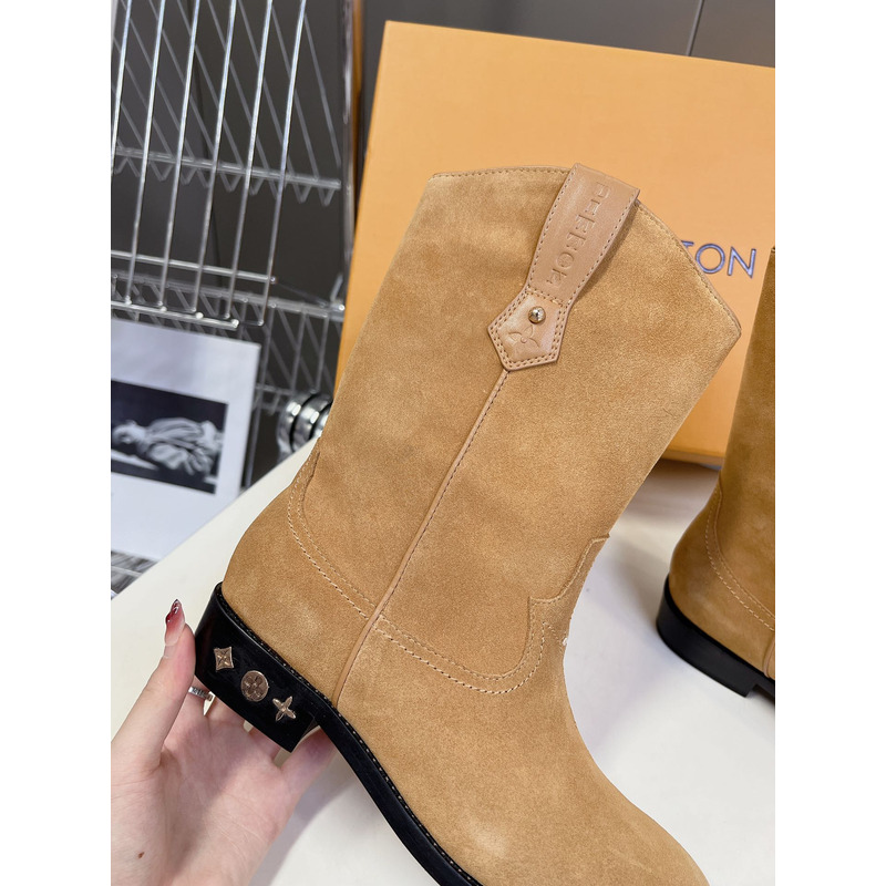 l**is V*t*n suede ankle boots brown