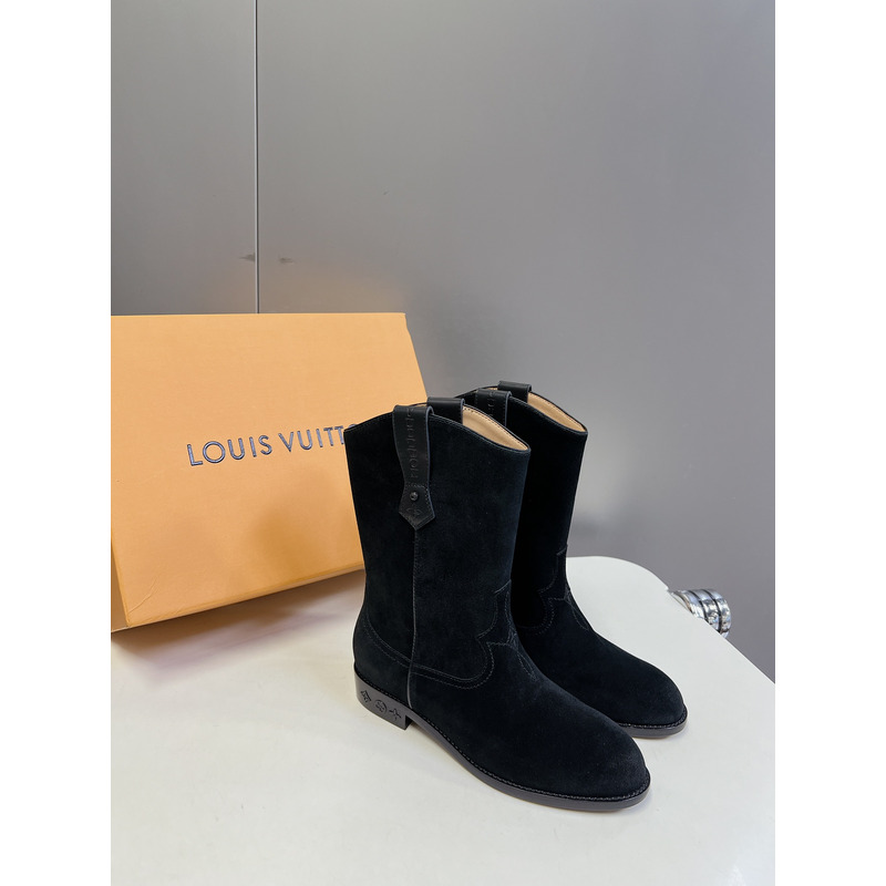 l**is V*t*n suede ankle boots black