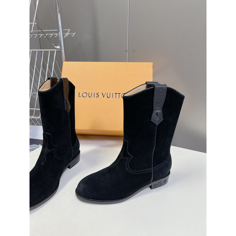 l**is V*t*n suede ankle boots black