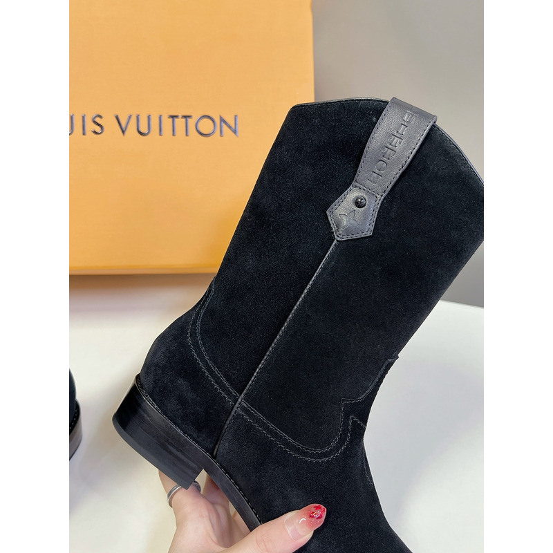 l**is V*t*n suede ankle boots black