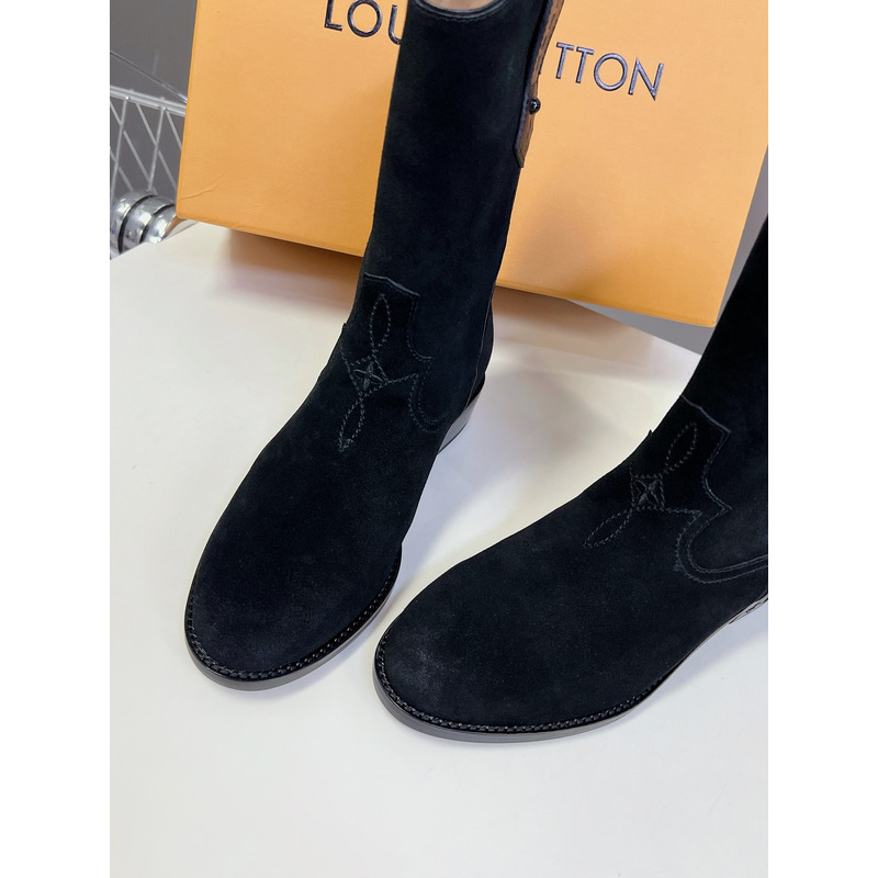 l**is V*t*n suede ankle boots black