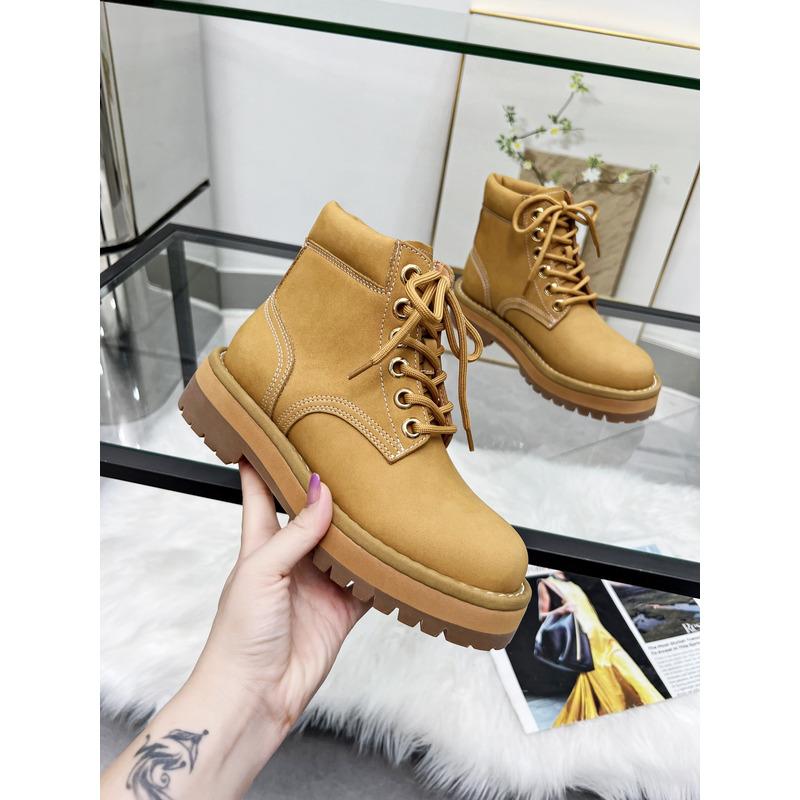 Ce**e lace-up boot in nubuck calfskin tan