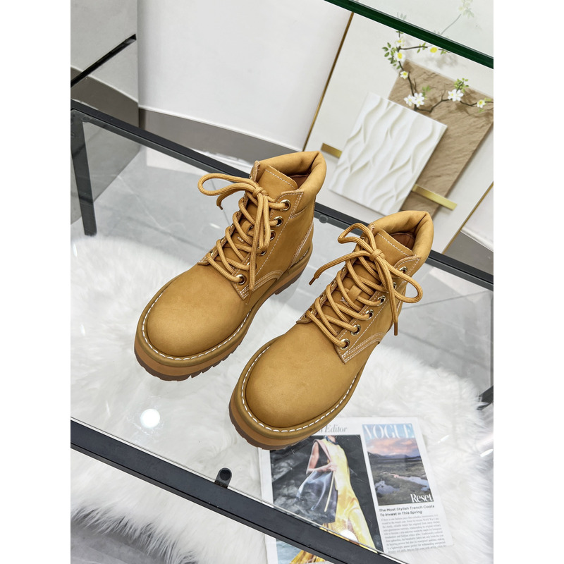 Ce**e lace-up boot in nubuck calfskin tan