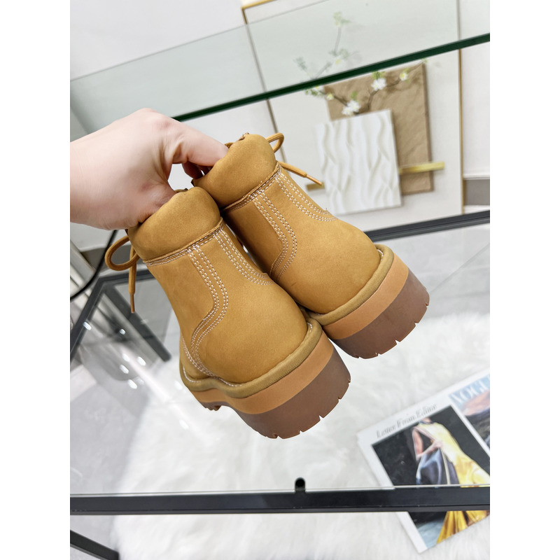 Ce**e lace-up boot in nubuck calfskin tan