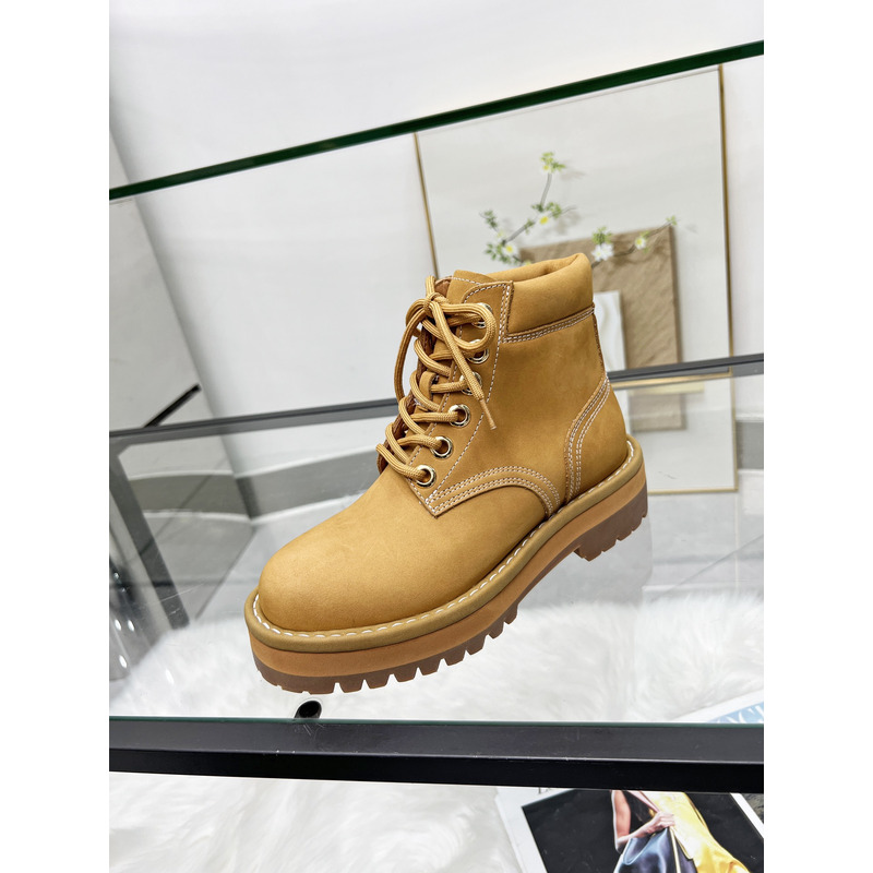 Ce**e lace-up boot in nubuck calfskin tan