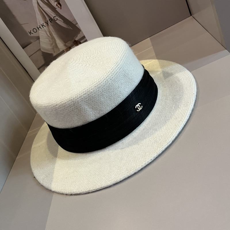 Ch*el wool hat black and white