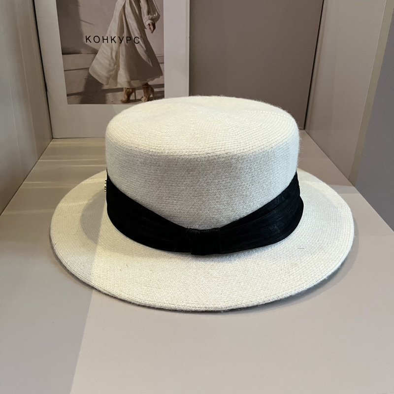 Ch*el wool hat black and white