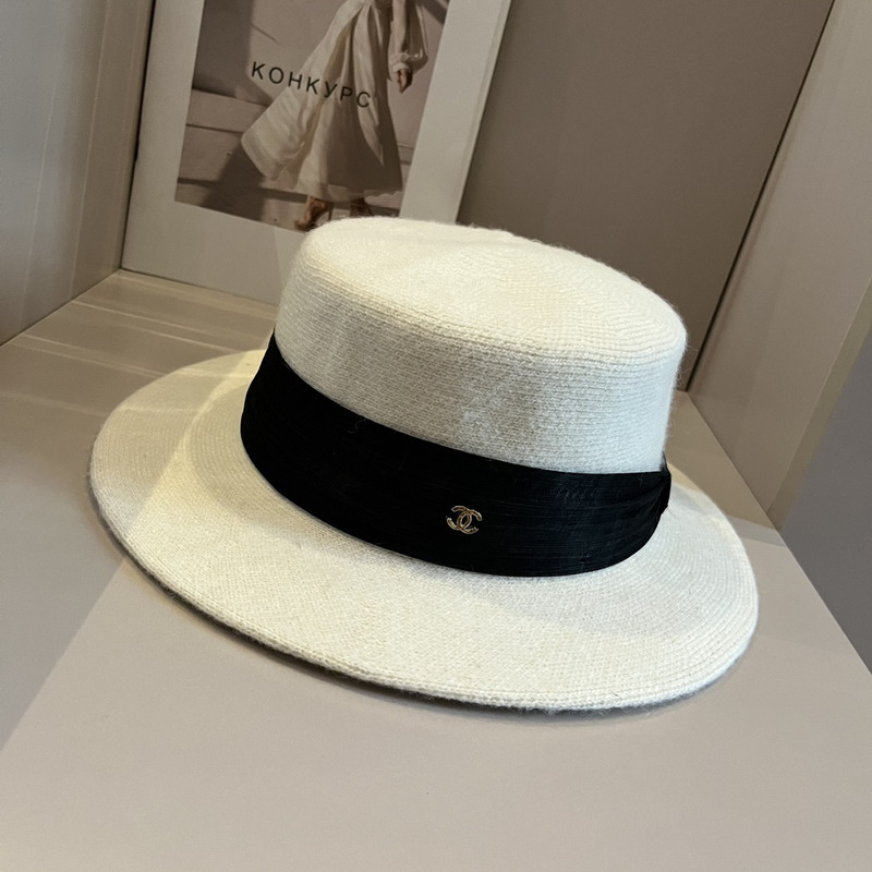 Ch*el wool hat black and white