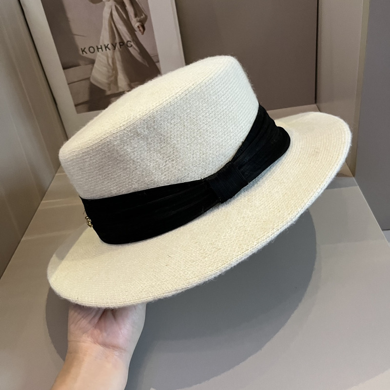 Ch*el wool hat black and white