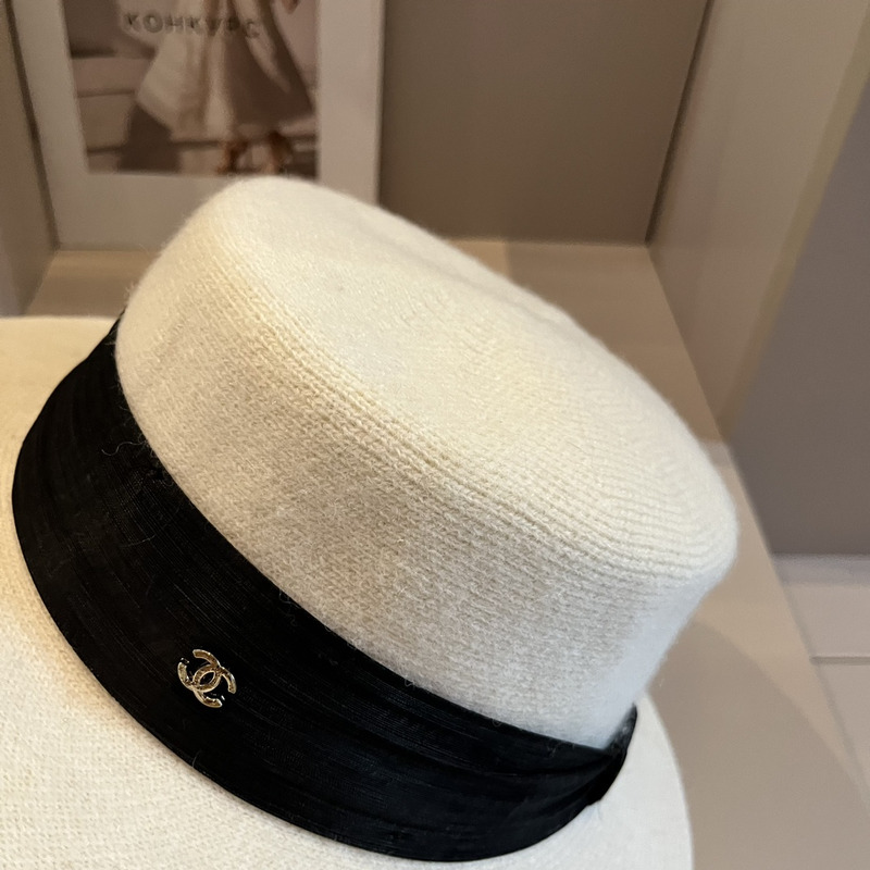 Ch*el wool hat black and white