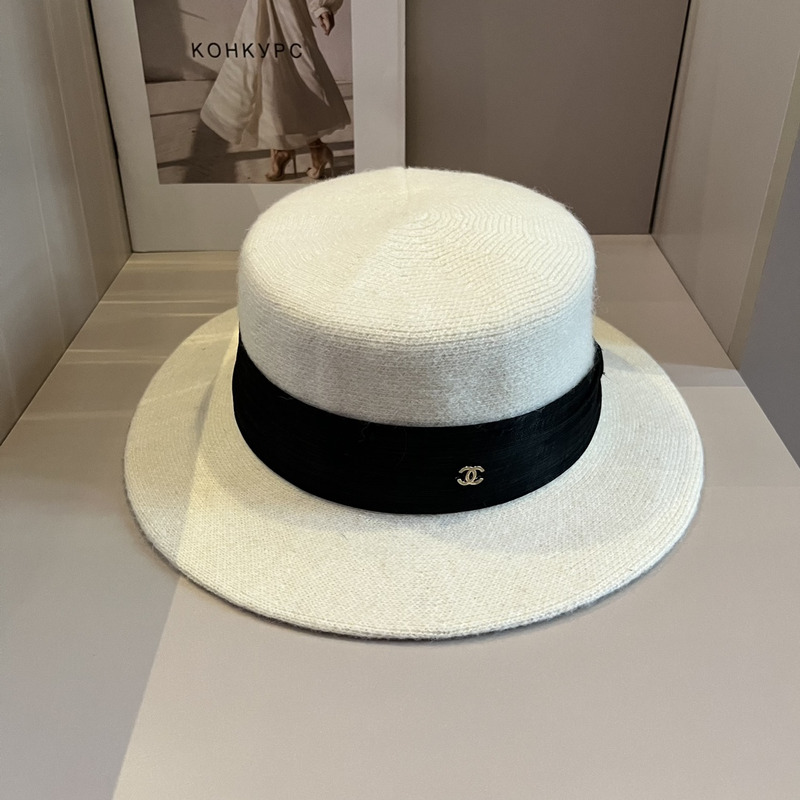 Ch*el wool hat black and white