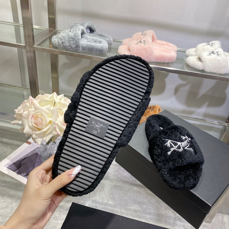 Arcteryx Fur Slides Black