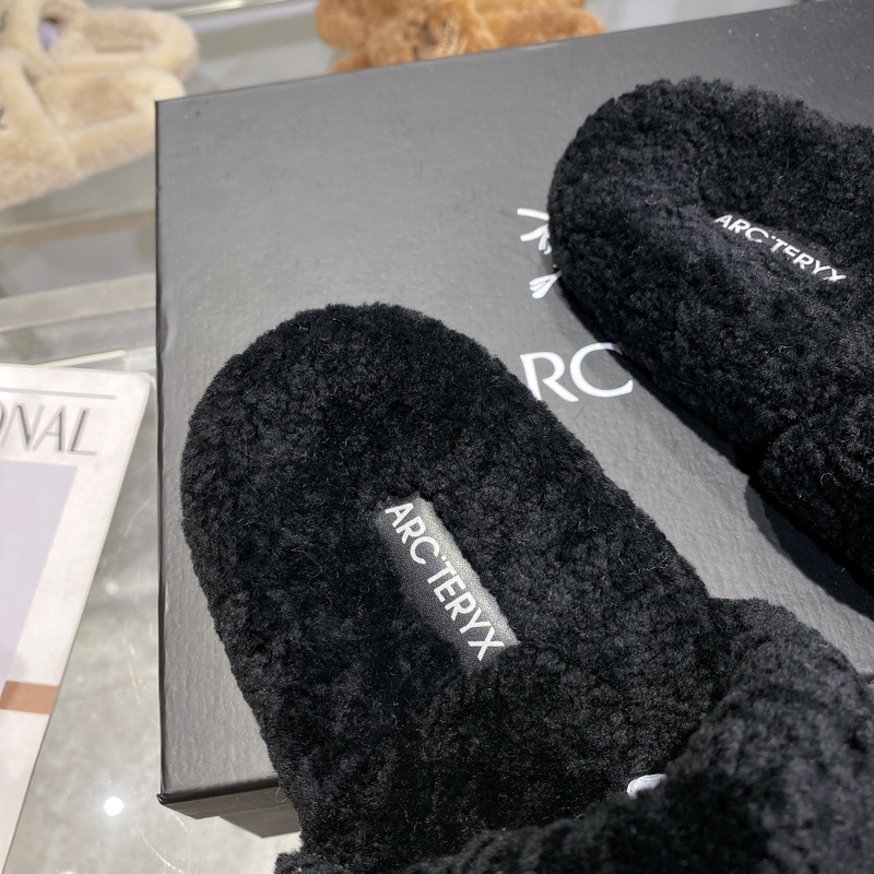 Arcteryx Fur Slides Black