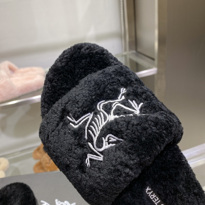 Arcteryx Fur Slides Black