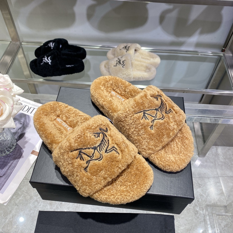 Arcteryx Fur Slides Brown