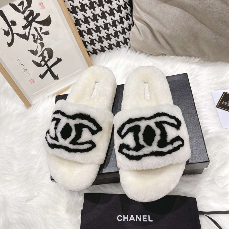 Ch*el cc fur slides white